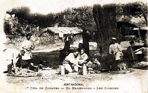 FORT-NATIONAL - 1ER ZOUAVES EN MANOEUVRES - CUISINES